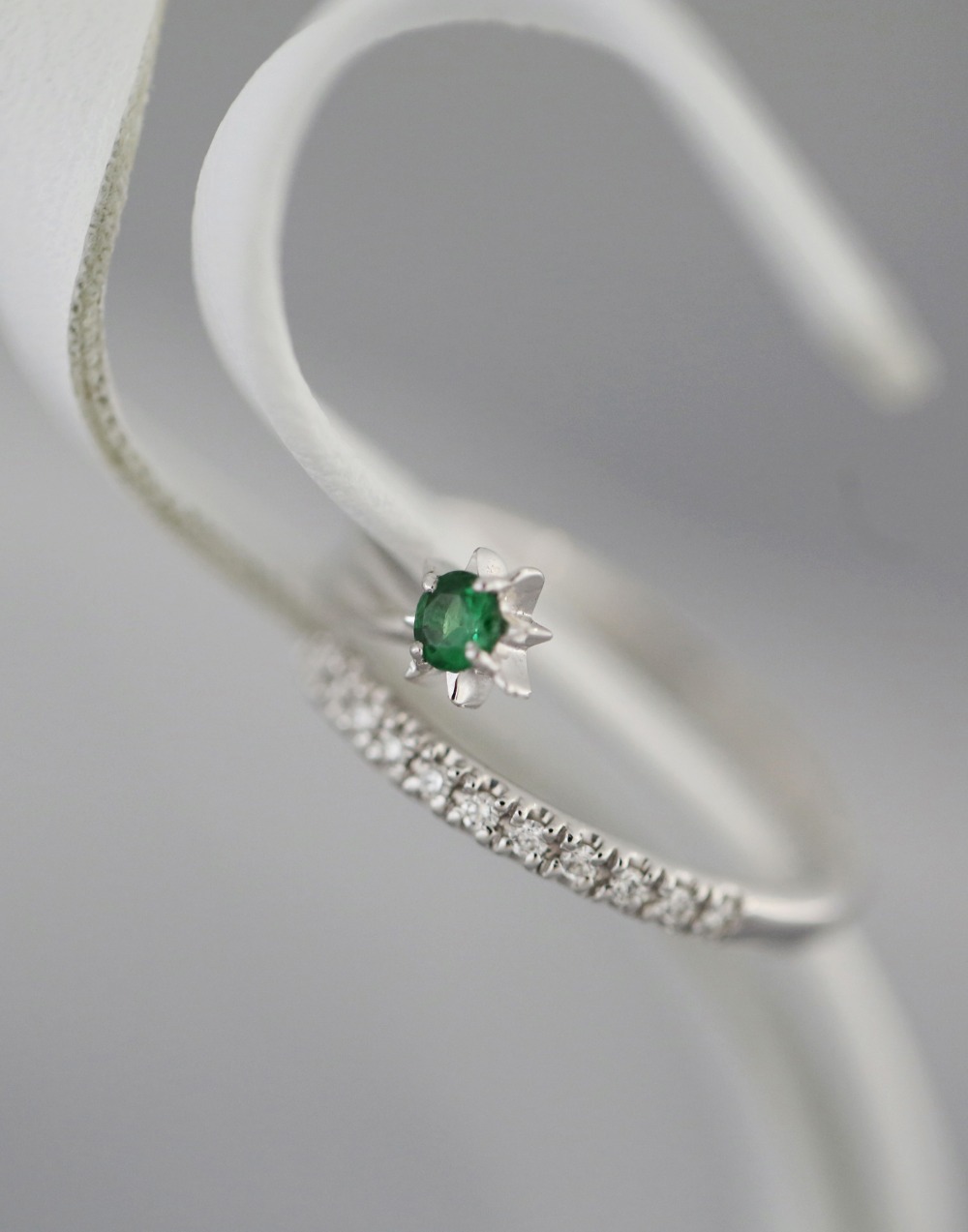 Columbian Emerald Simple Diamond Ring