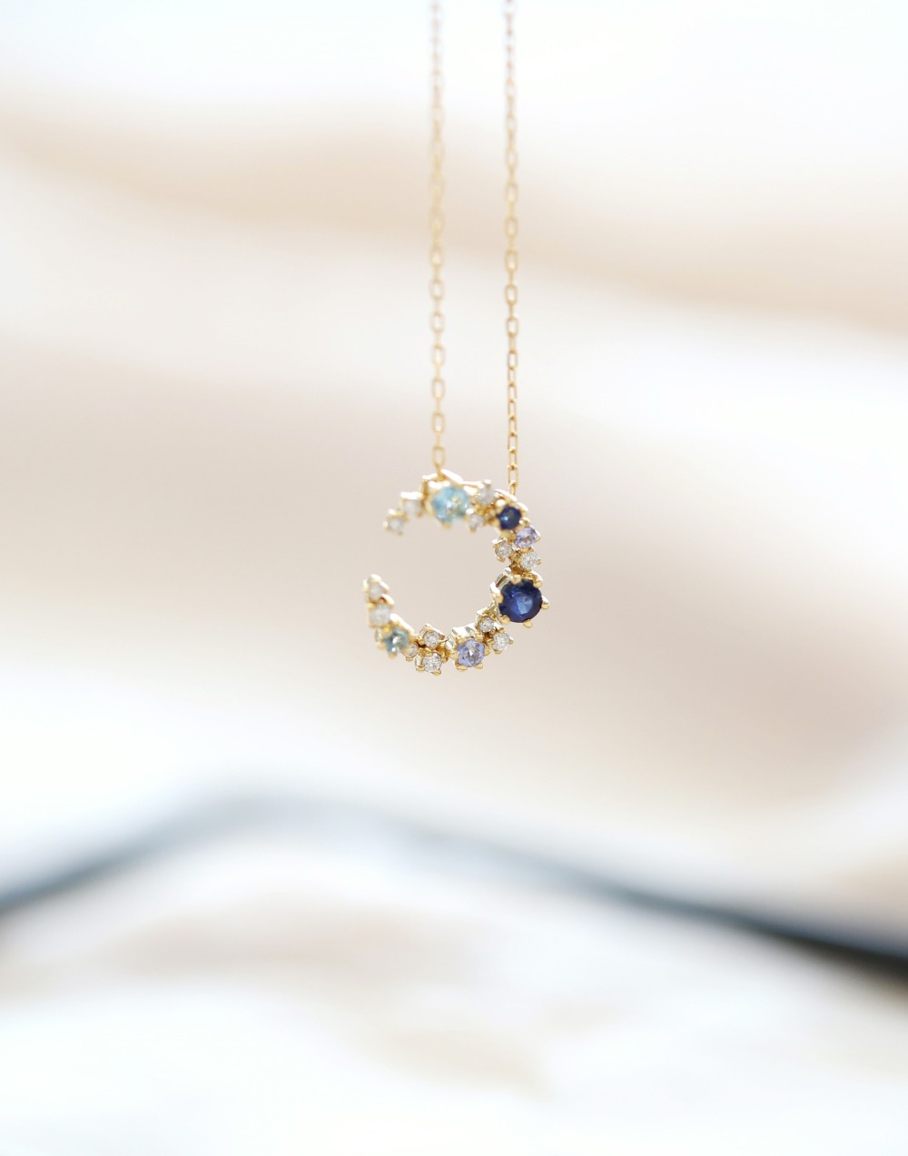 Romantic like Blue Moon Diamond &amp; Sapphire Necklace