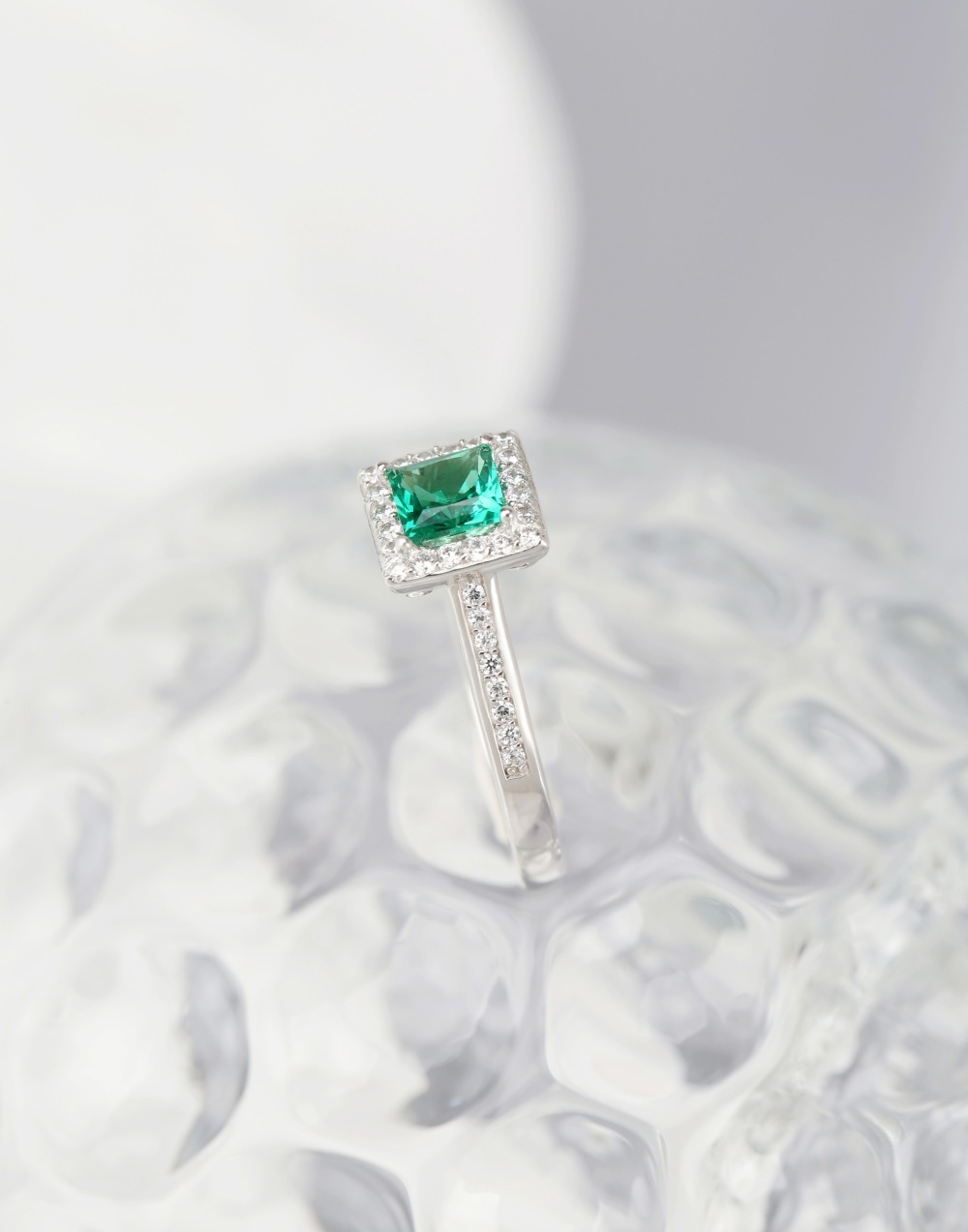 Columbian Emerald &amp; Brilliant Cut Diamond Ring
